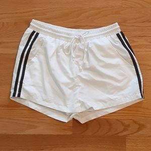 Flattering LOVE TREE shorts.